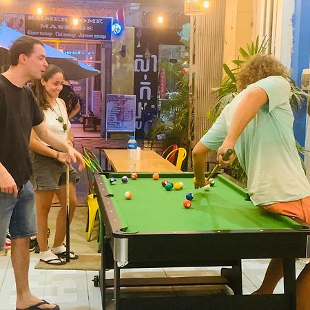 Social Backpacker Hostel & Rooftop Bar باتامبانغ المظهر الخارجي الصورة