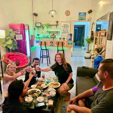 Social Backpacker Hostel & Rooftop Bar باتامبانغ المظهر الخارجي الصورة