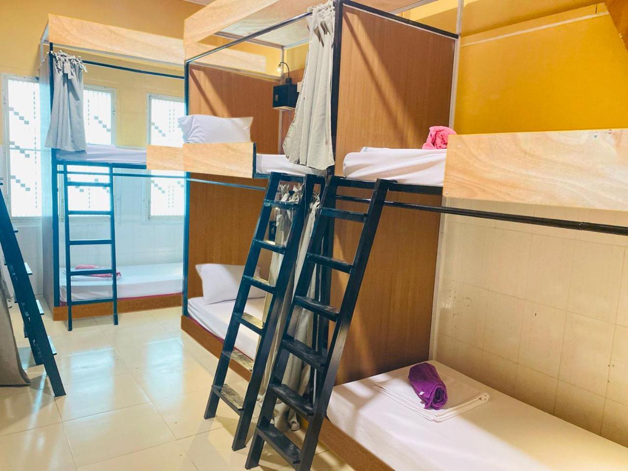 Social Backpacker Hostel & Rooftop Bar باتامبانغ المظهر الخارجي الصورة