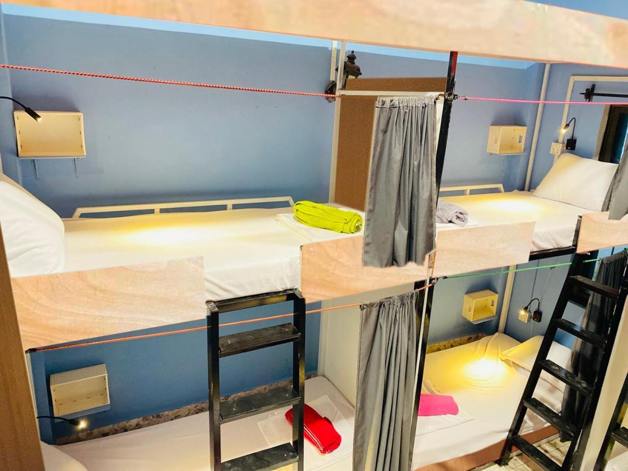 Social Backpacker Hostel & Rooftop Bar باتامبانغ المظهر الخارجي الصورة