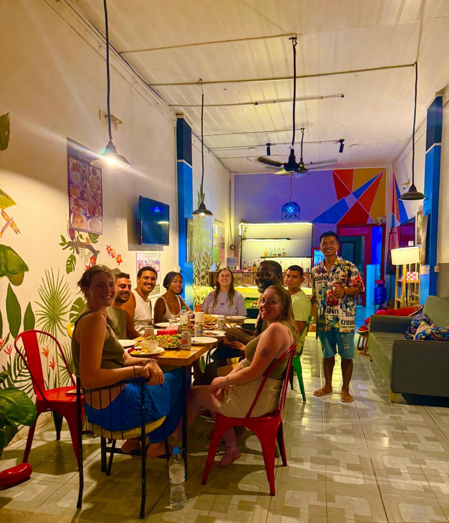 Social Backpacker Hostel & Rooftop Bar باتامبانغ المظهر الخارجي الصورة